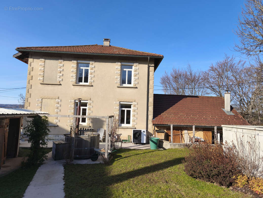 Maison à THEZILLIEU