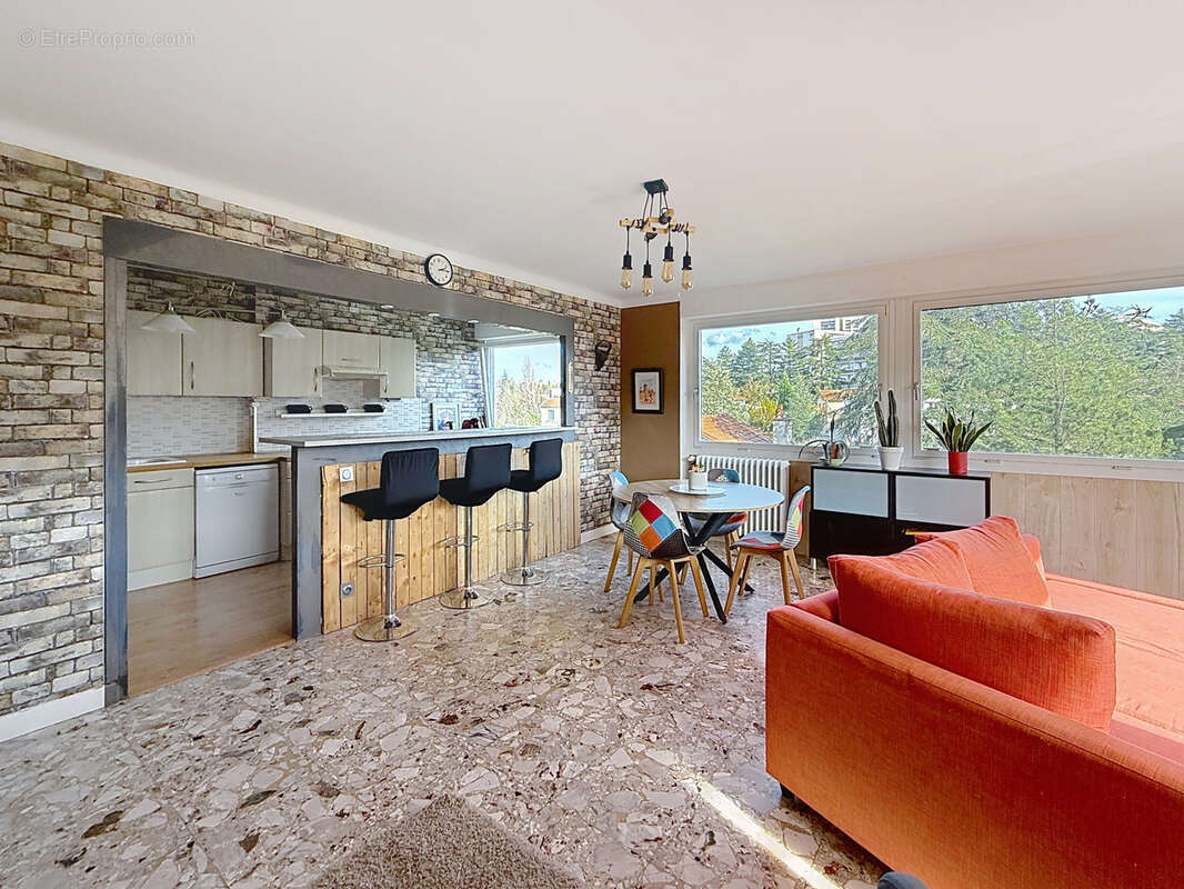 Appartement à SAINT-ETIENNE