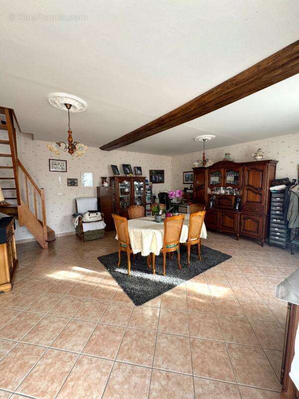 Maison à NOYEN-SUR-SARTHE