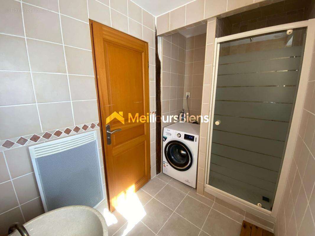 Maison à MONTJAVOULT