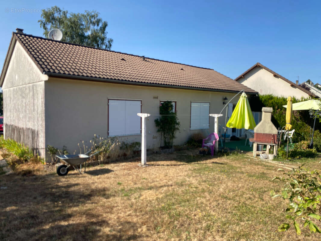 Plain-pied sur 845m2 avec garage a 2 pas du lac ! - photo 8