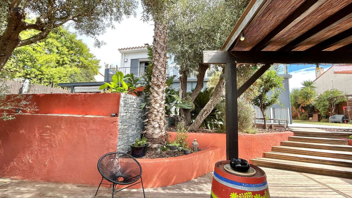 Maison à VILLENEUVE-DE-LA-RAHO