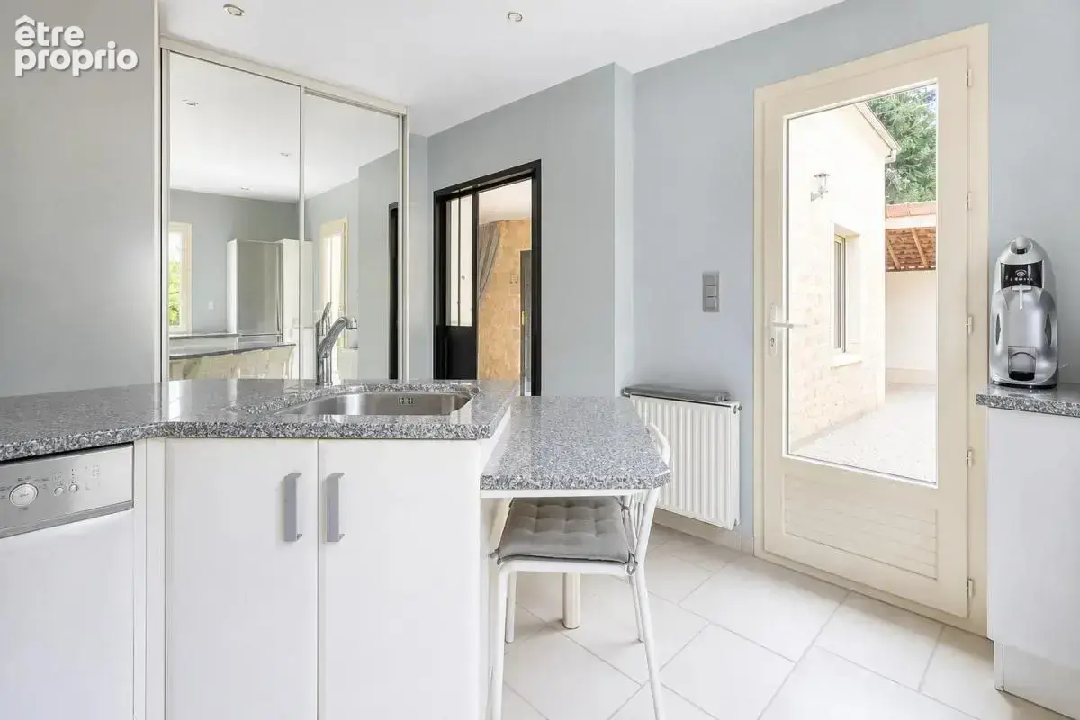 Maison de 8 pièces de 180 m² à Jambville - photo 10