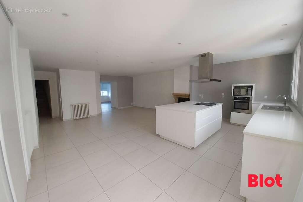 Maison à SAINT-AUBIN-DU-CORMIER