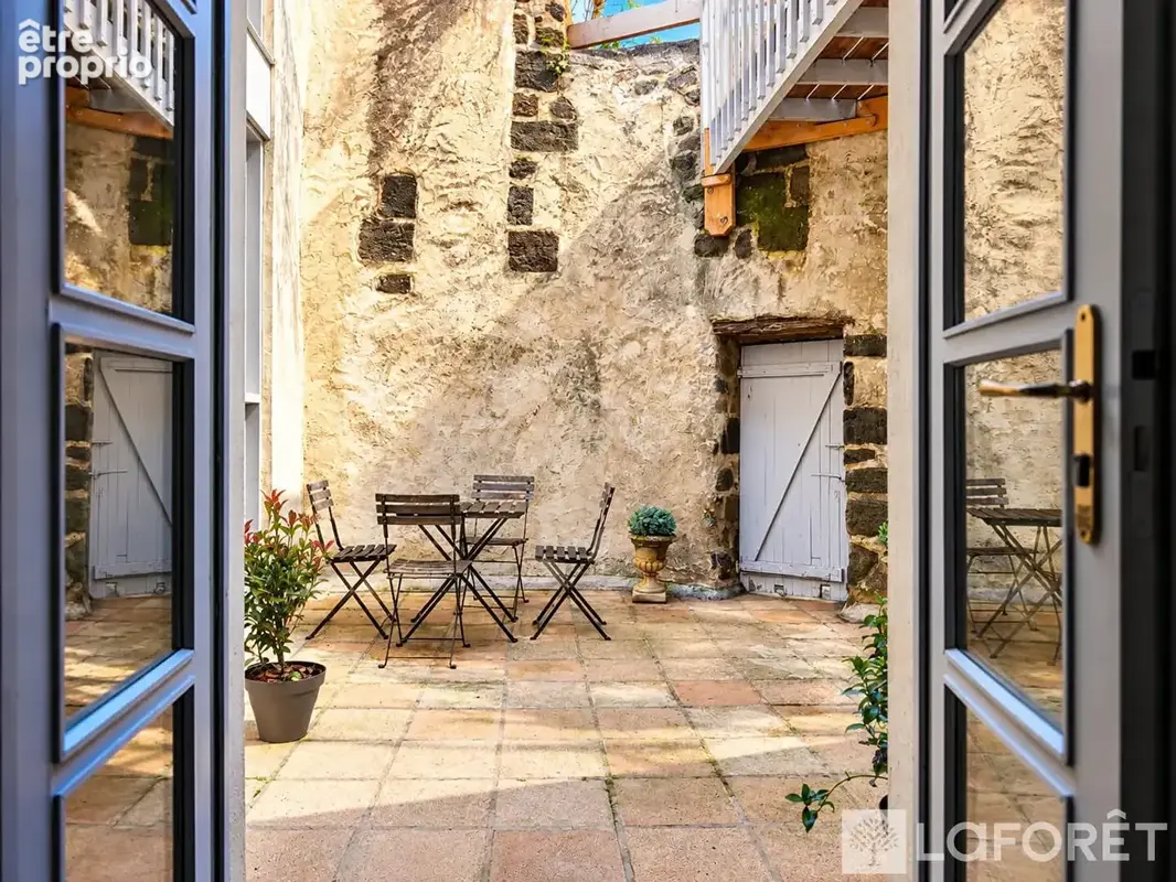 Maison de caractère  192 m²  Cour intérieure et garage 40 m² - photo 8