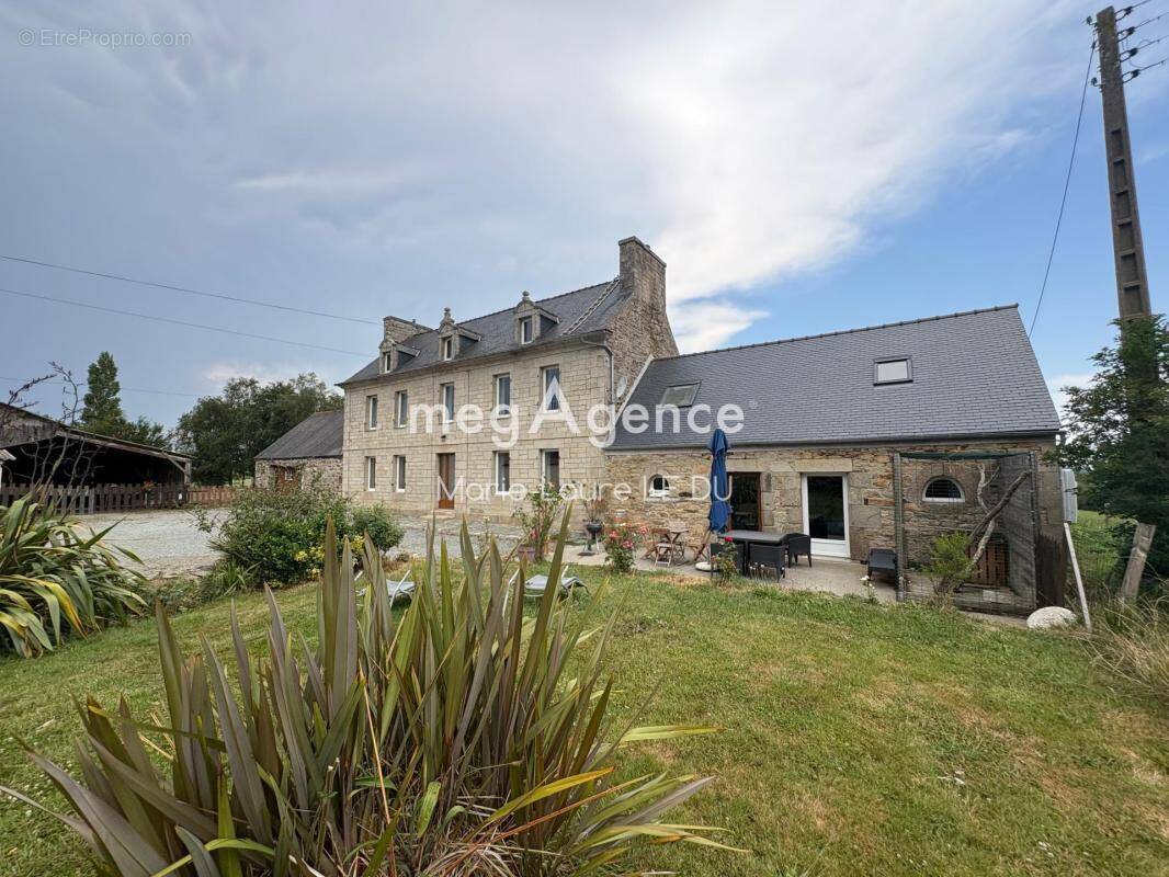 Maison à PLOUEGAT-MOYSAN