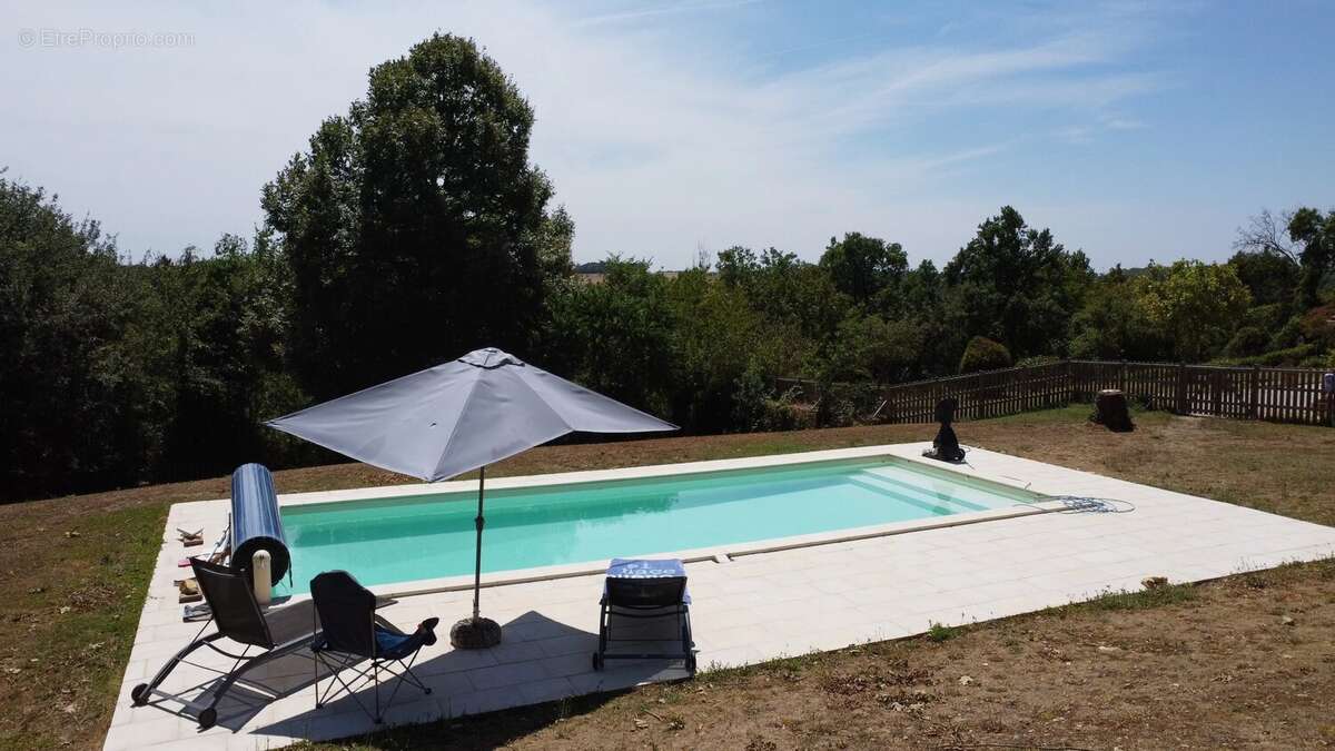 Belle maison de caractère avec vue spectaculaire, piscine et plus d’un hectare de terrain, entre Ruffec et Mansle - photo 2
