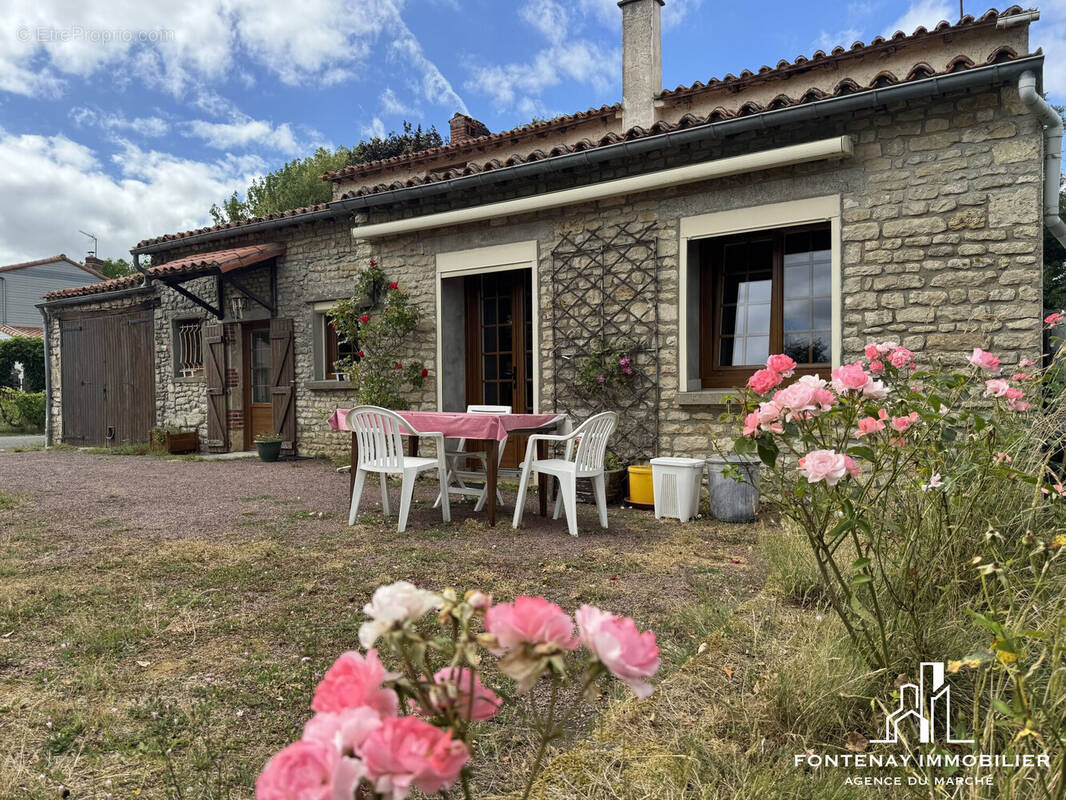 Maison à SAINT-SULPICE-EN-PAREDS