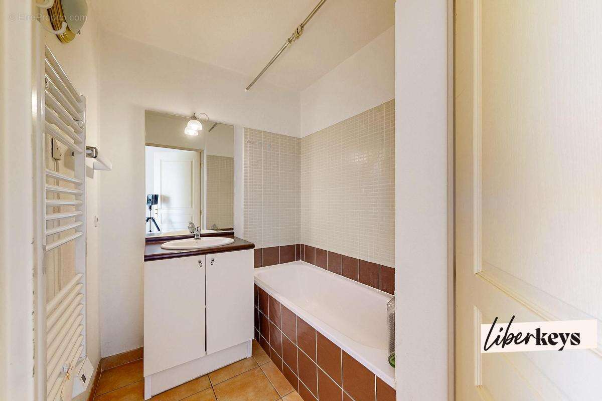 HOMPS : Sublime maison de 40m² avec extérieur vue sur le lac - photo 4