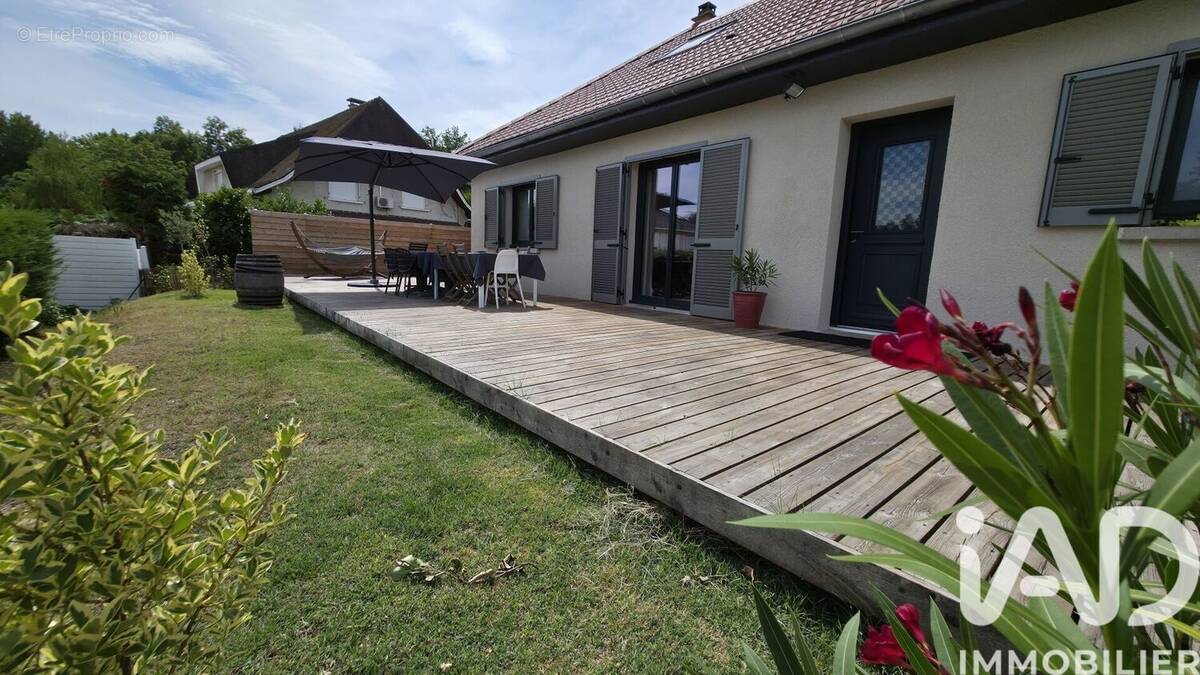 Photo 1 - Maison à VEAUCHE