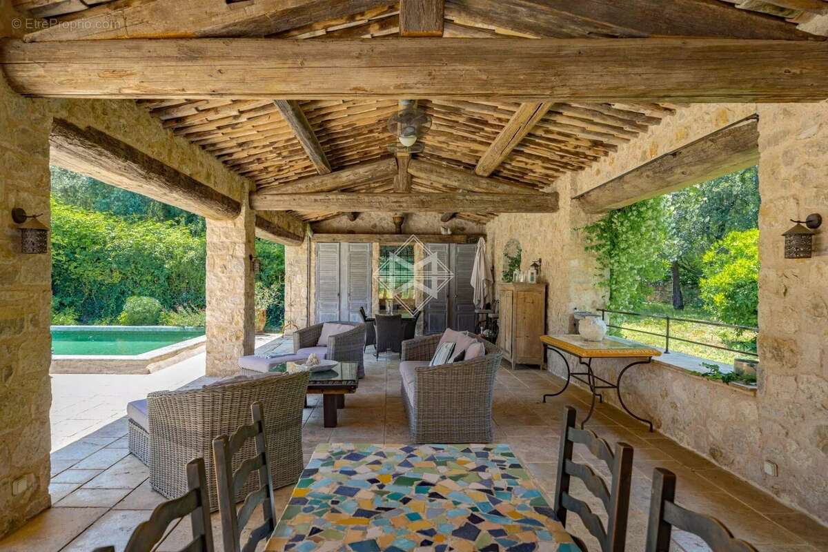 Maison à ROQUEFORT-LES-PINS