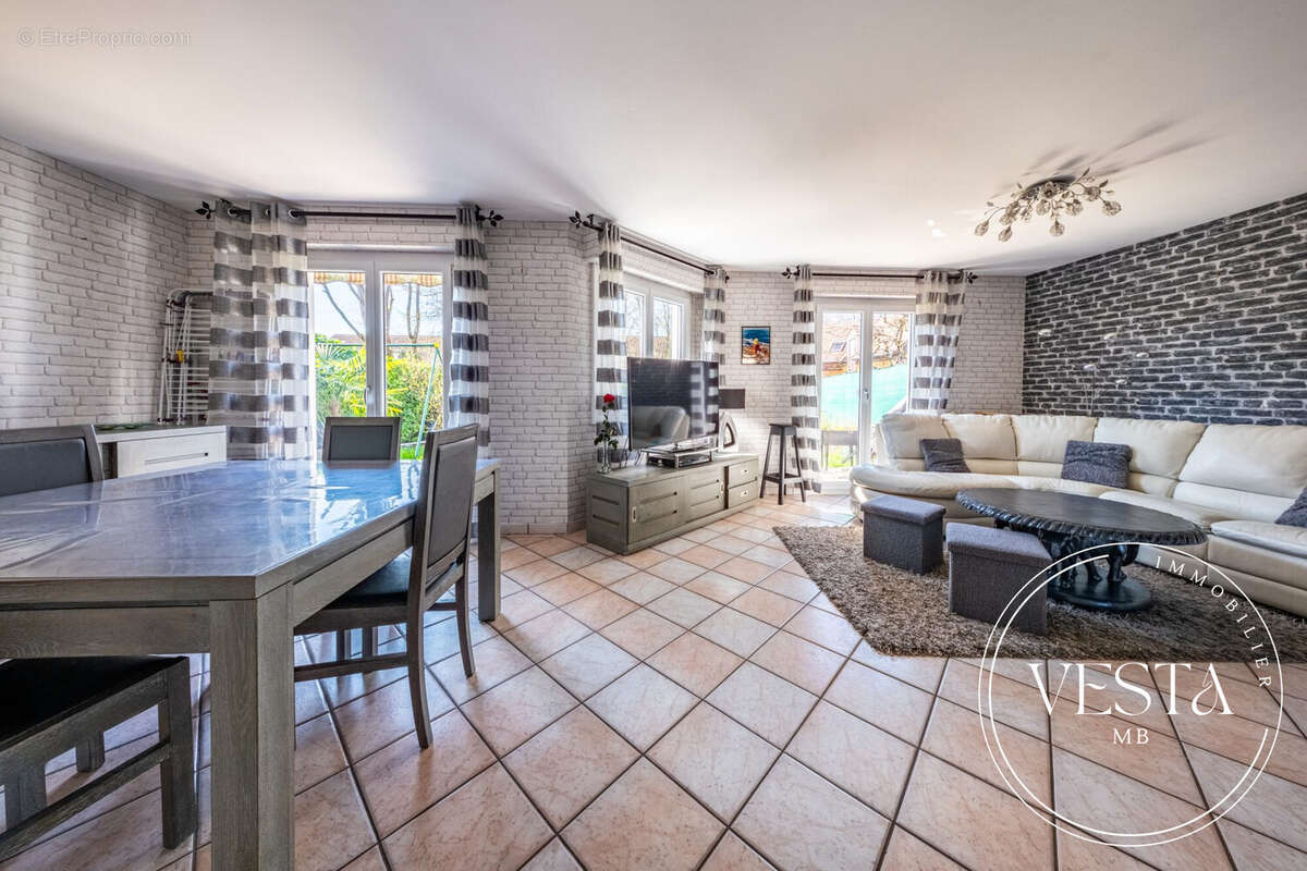 Maison à CHEVIGNY-SAINT-SAUVEUR