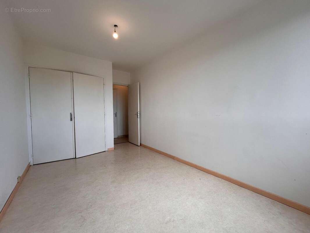   - Appartement à DECINES-CHARPIEU