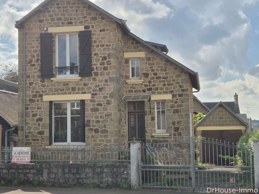 Maison à SAINT-HILAIRE-DU-HARCOUET