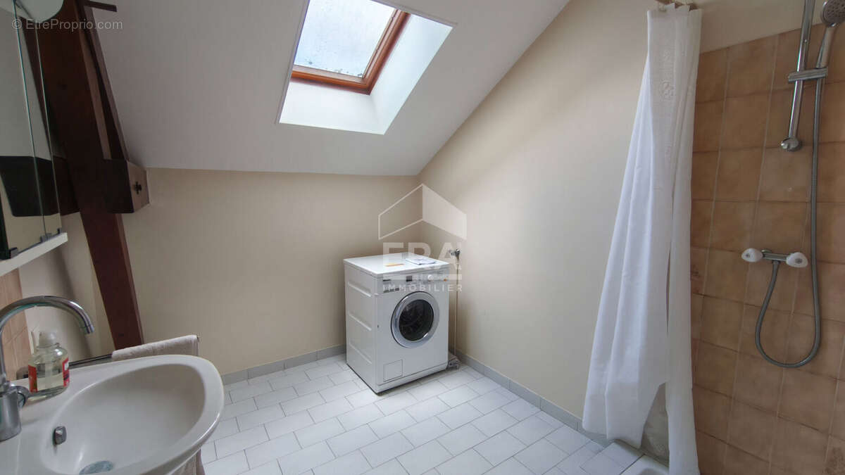 Maison 148m² à saint-denis-lès-bourg - photo 9