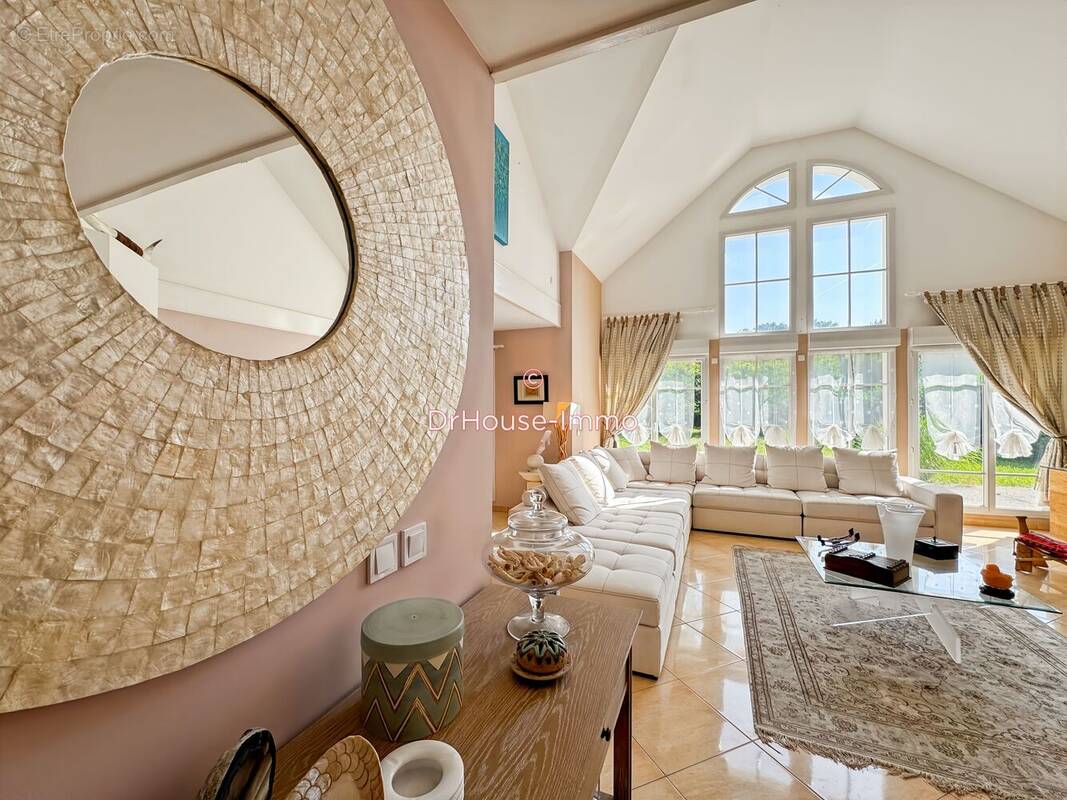 Maison à MONTEVRAIN