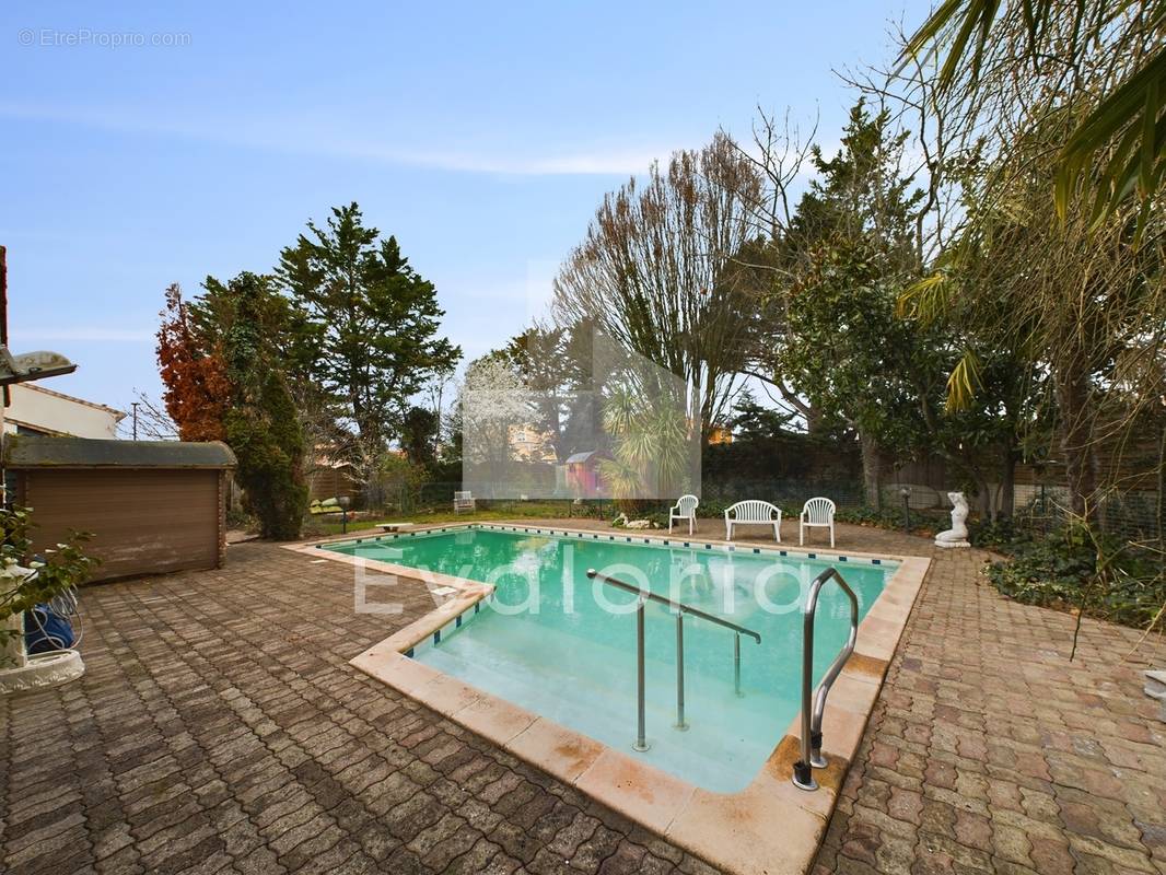 Villa 5 pièces de 157 m² avec piscine de 67 m² et terrain de 135 - photo 2