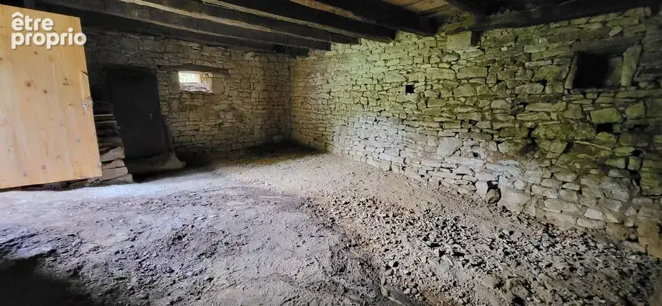 Maison à rénover entièrement sur 1300 m2 de terrain - photo 6