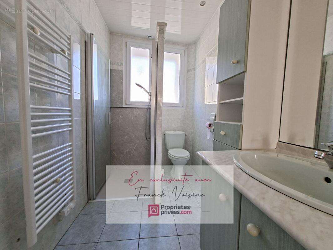 A VENDRE en Exclusivité à Beaurepaire, Ensemble de 2 maisons de 126 et 50 m2 avec plusieurs dépendances et garages sur une parce - photo 15