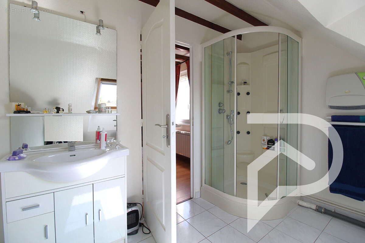 Maison à CHEVRIERES