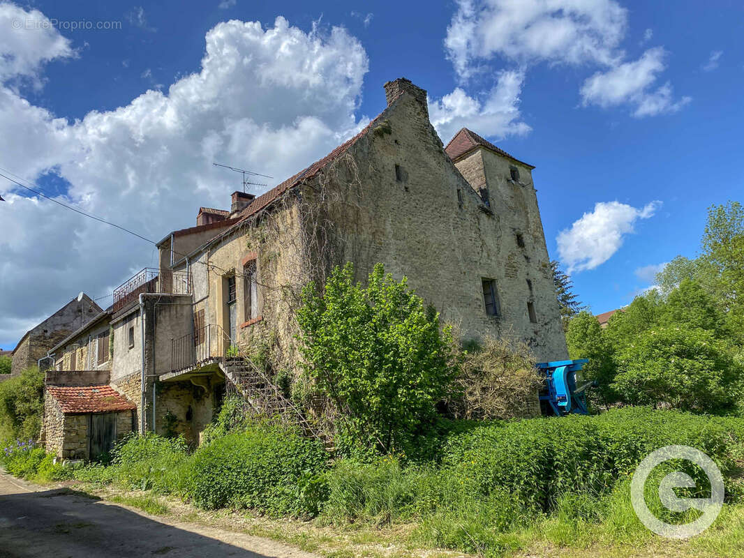 Maison à FONTENAY-PRES-VEZELAY
