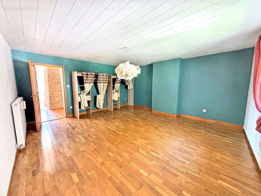 Maison à OURCHES-SUR-MEUSE