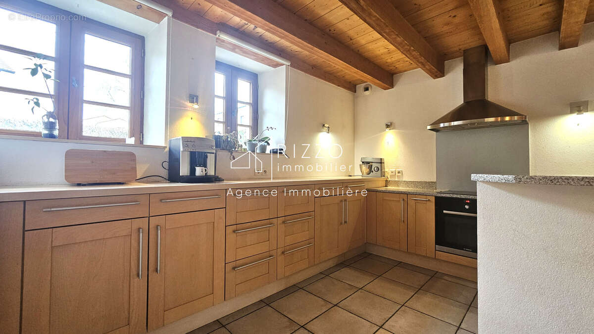 Prévessin-Moëns   Charmante maison villageoise en pierre de 220 m2 habitable, à deux pas du centre - photo 6