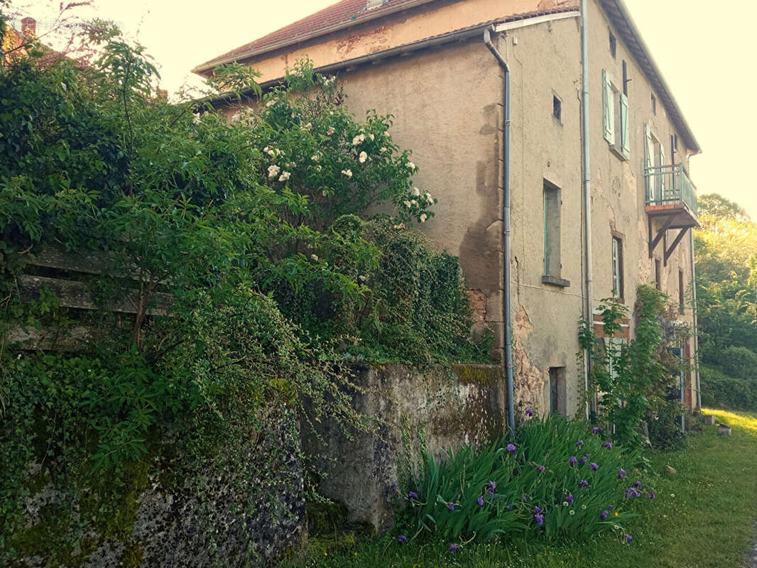 Maison à CHATEL-MONTAGNE