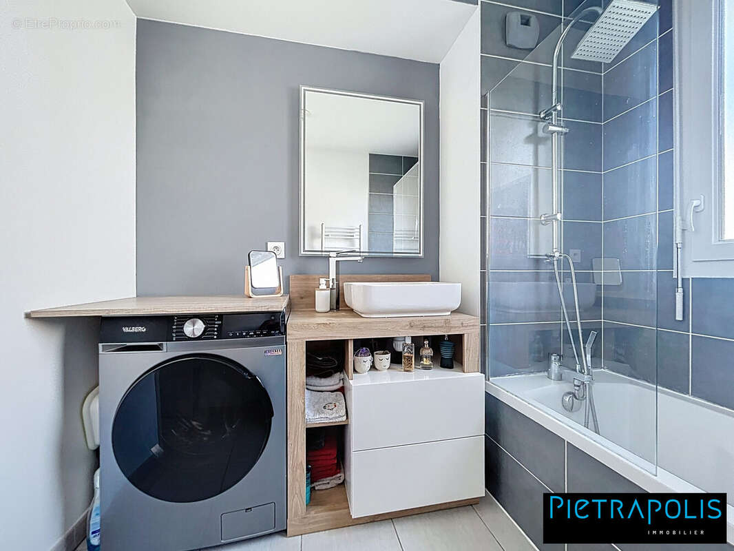 Appartement à MEYZIEU