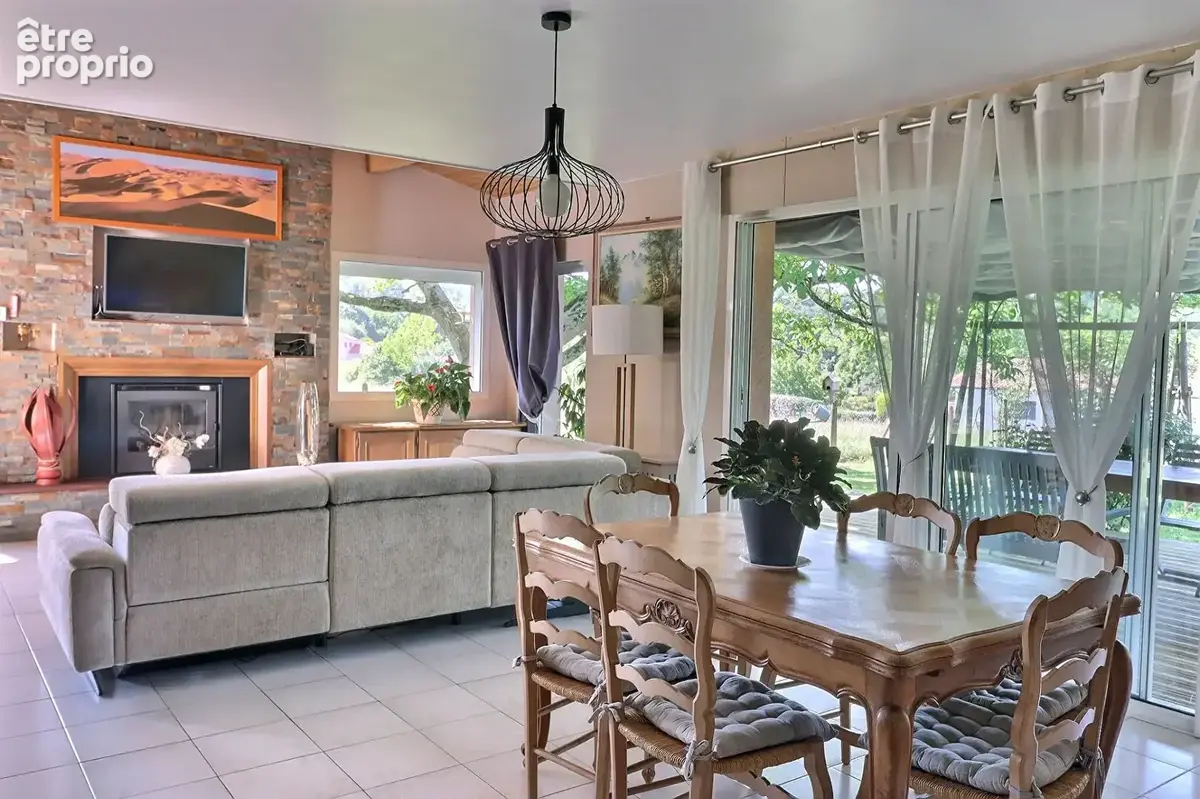Photo Maison à Sainte-Colombe au prix de 417 560€