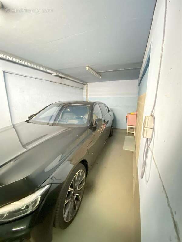 Parking à PARIS-16E