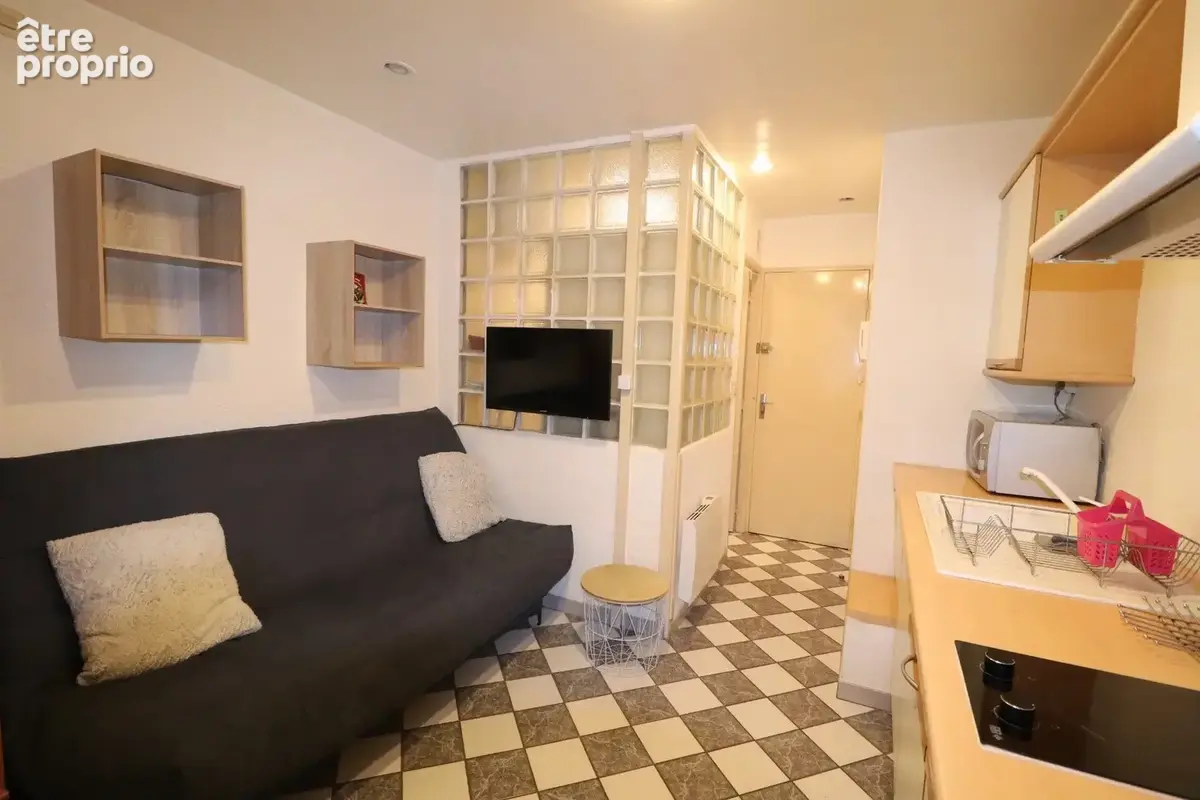 A valence, centre local commercial + 2 appartements. - photo 3