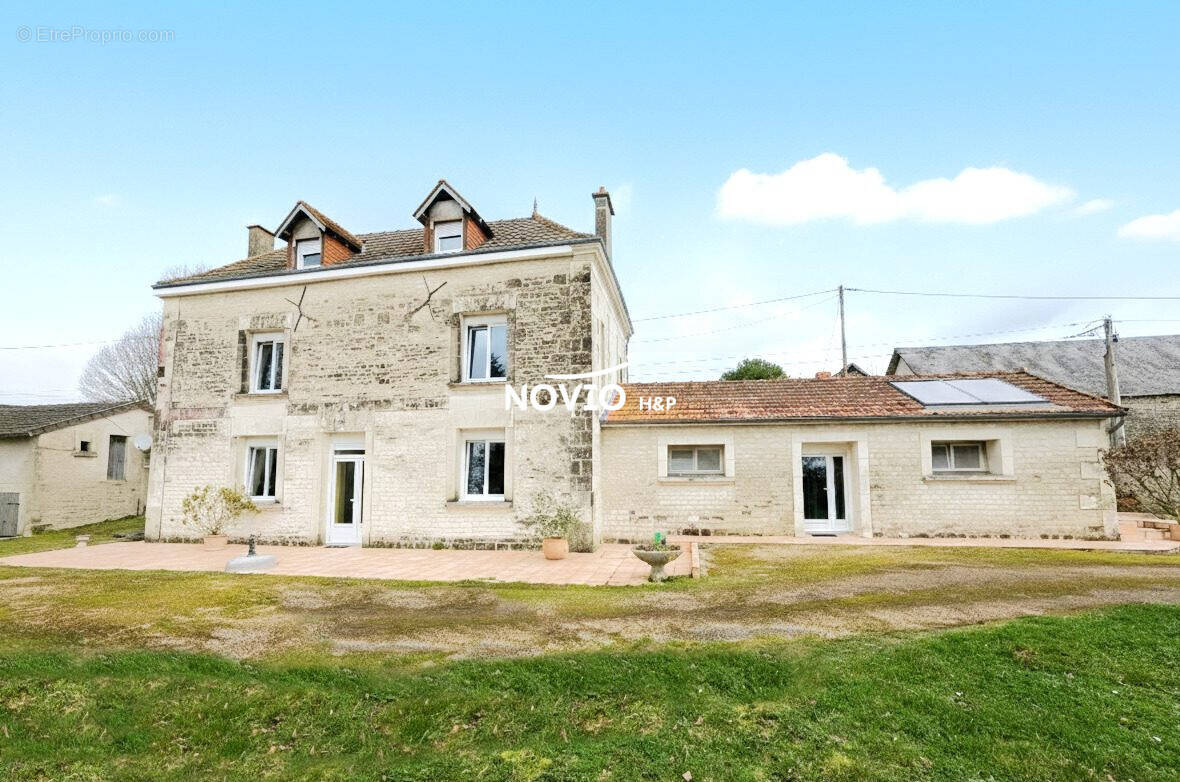 Maison à SAINT-GENEST-D'AMBIERE