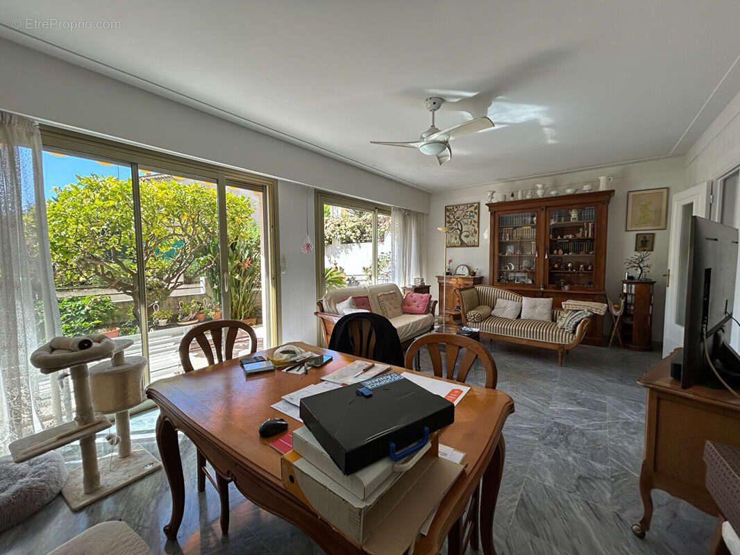 Appartement à SAINT-LAURENT-DU-VAR