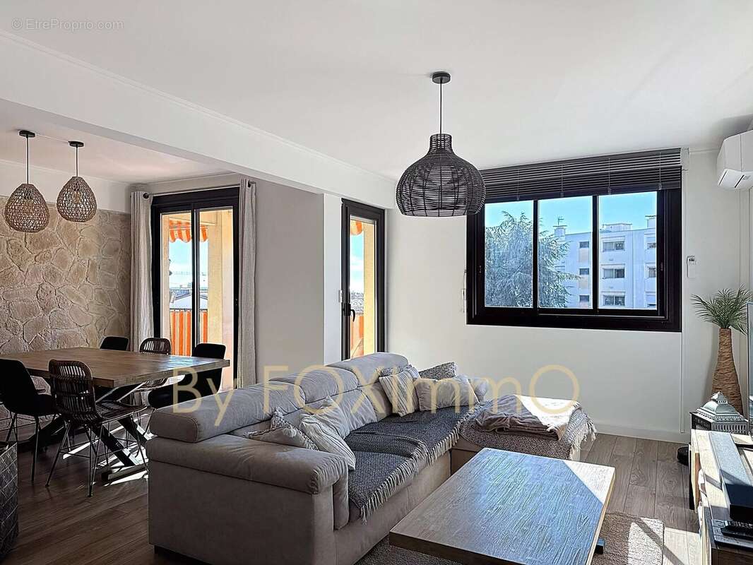 Appartement à SAINT-LAURENT-DU-VAR