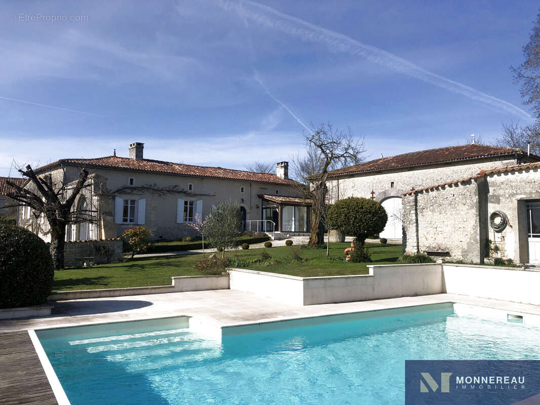 Maison à BRIE-SOUS-BARBEZIEUX