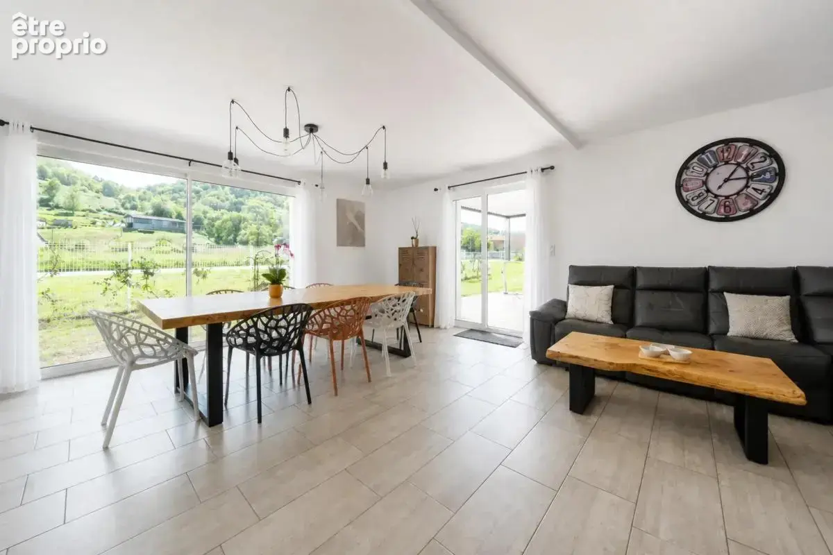 LA BASTIDE-DE-SÉROU – Villa d'environ 157 m², 4 chambres, DPE B, photovoltaïque et vue dégagée - photo 2
