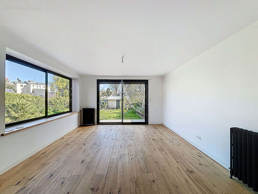 ANGERS - Maison rénovée + un local professionnel loué - photo 5