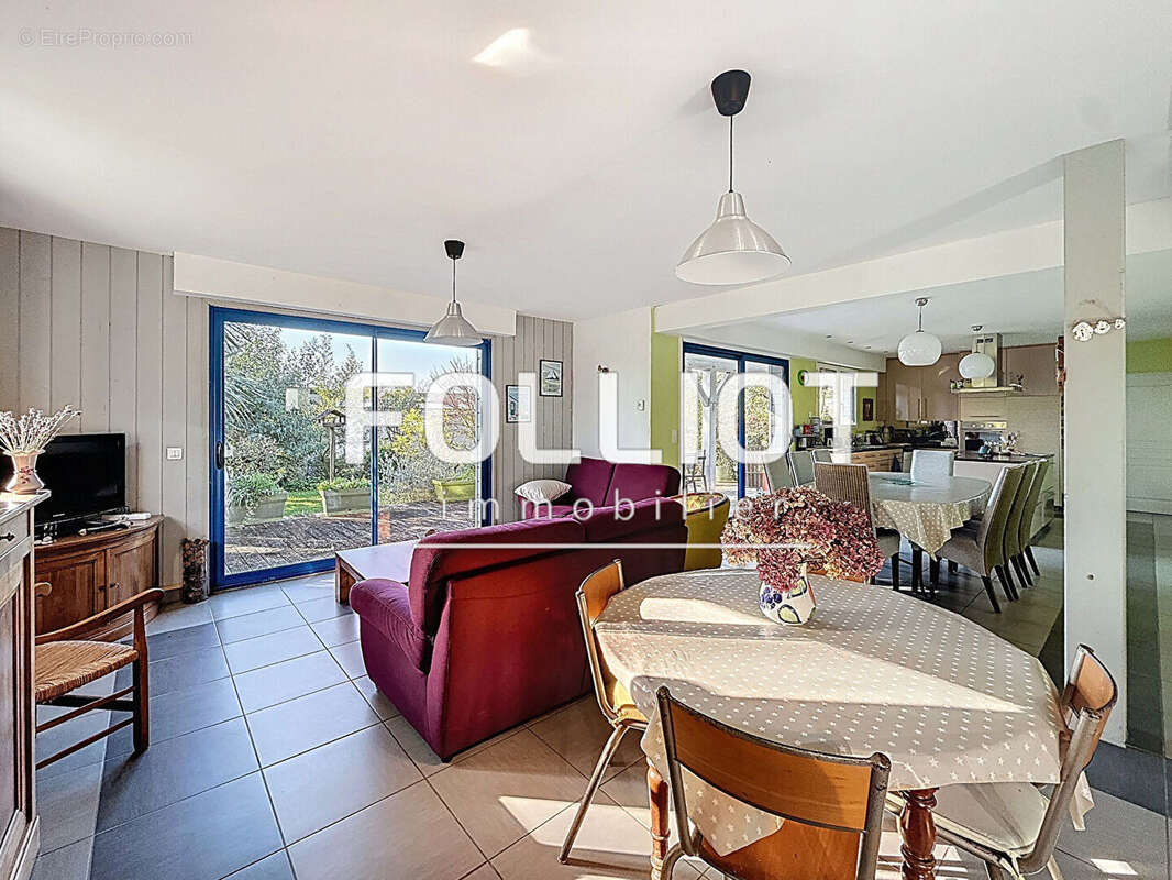 Maison familiale à vendre à Jullouville - Confort et tranquillité assurés - photo 5