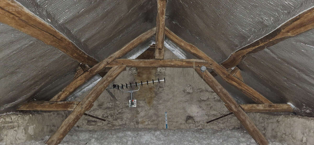 Maison à LAROCHE-SAINT-CYDROINE