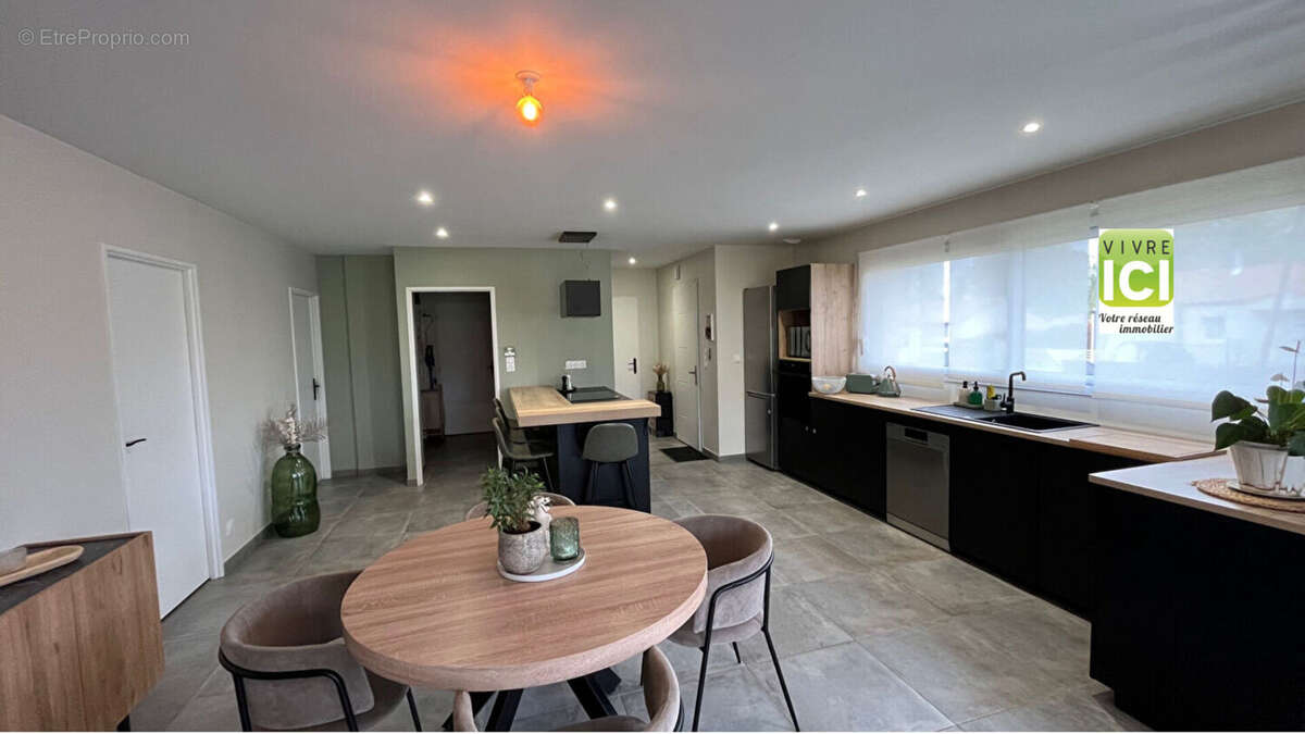 Maison à LA CHAPELLE-BASSE-MER