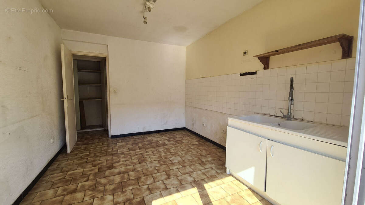 Sète, appartement T3 DE 73 M², Terrasse, cellier, Possibilité d'achat d'un garage en supplément. - photo 6