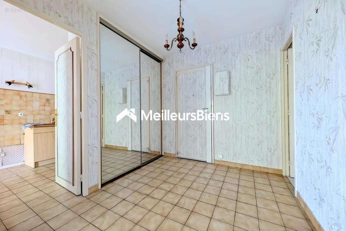 F2 53 m² parking et cave - photo 5