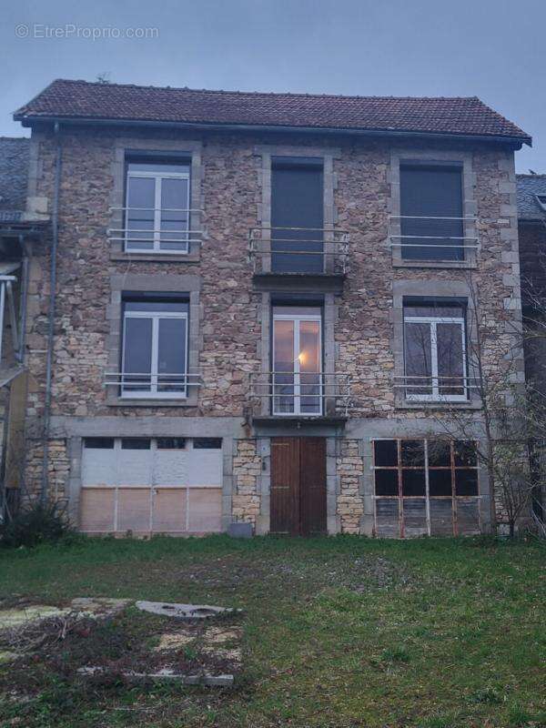 Maison à LANUEJOULS