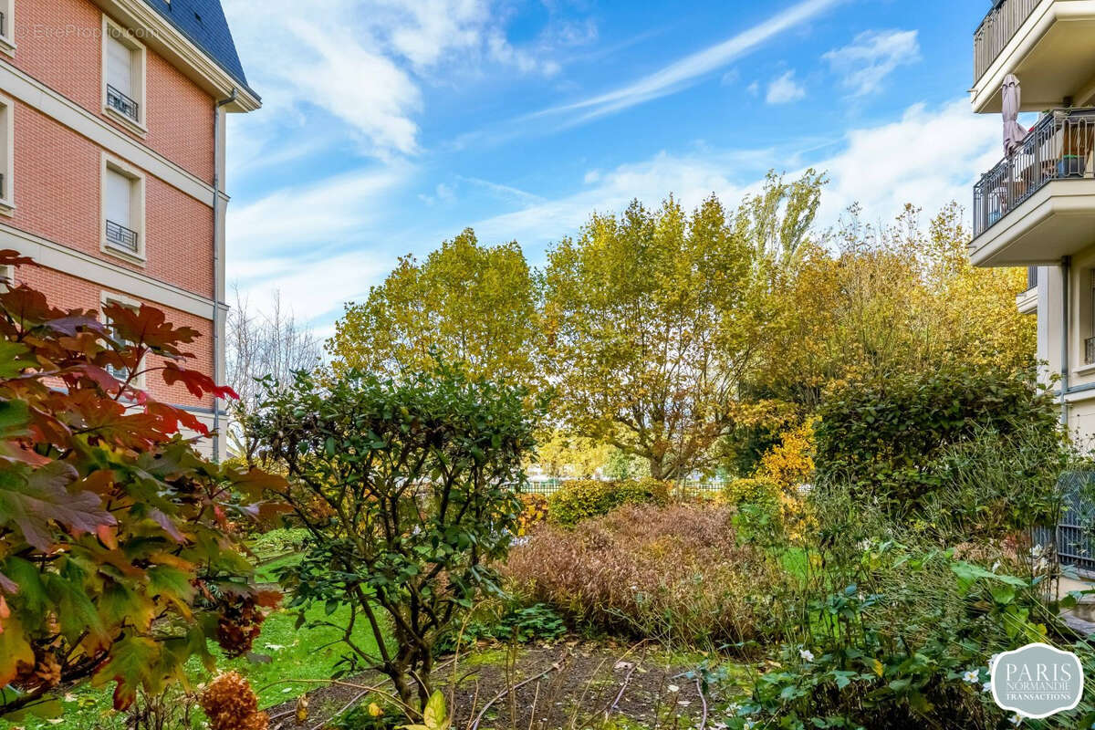 Appartement à LA GARENNE-COLOMBES