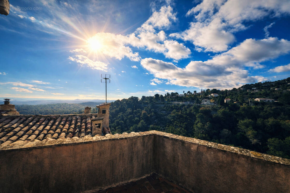 Appartement à TOURRETTES-SUR-LOUP
