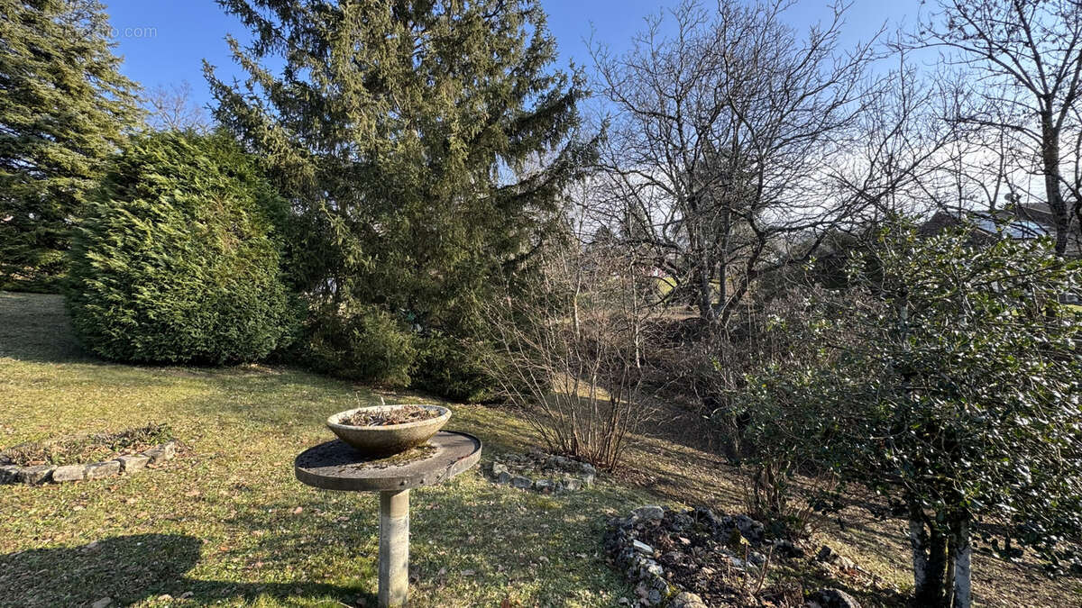 Maison à PUGNY-CHATENOD