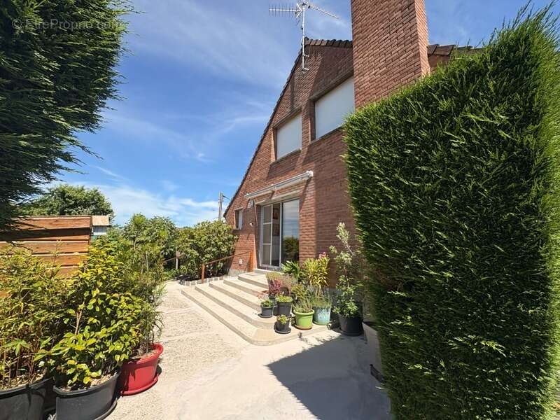 Nouveauté et en exclusivité, Ennevelin, Grande maison familiale avec une magnifique vue sur la campagne - photo 2