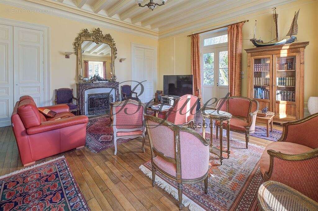 Maison à FAYE-LA-VINEUSE