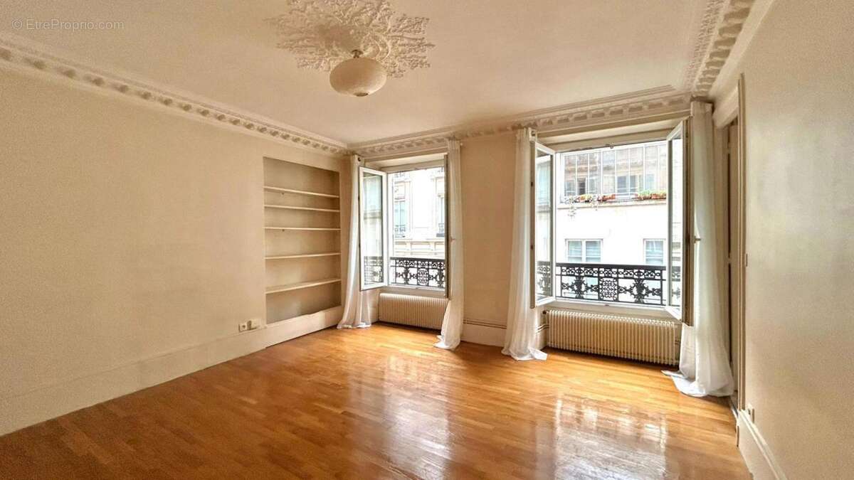 Appartement à PARIS-3E